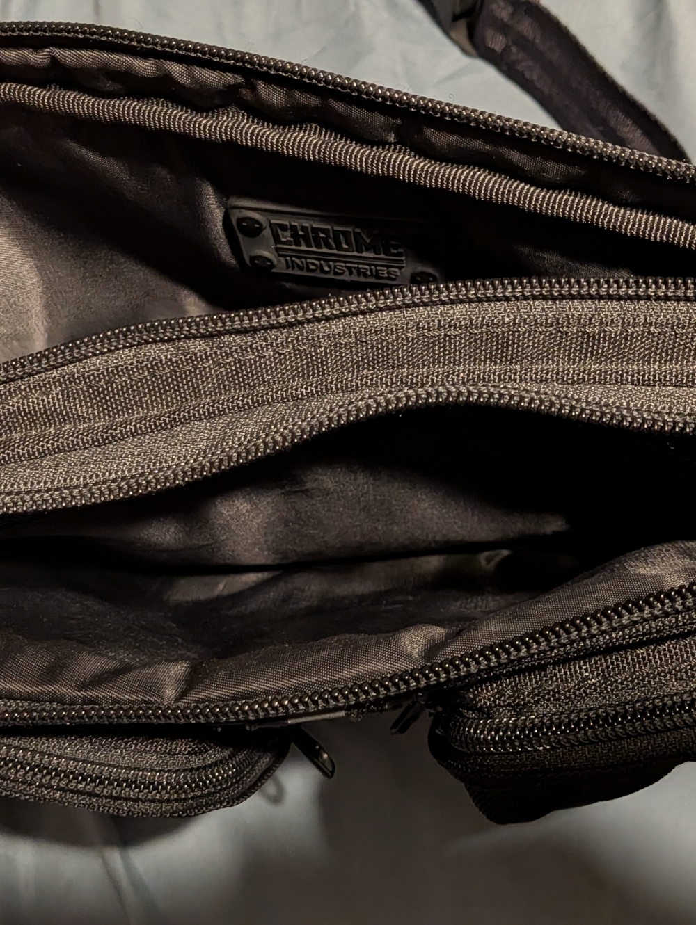 Chrome Industries MXD Tote Pack & matching 5liter Notch Sling - Picture 3 of 4